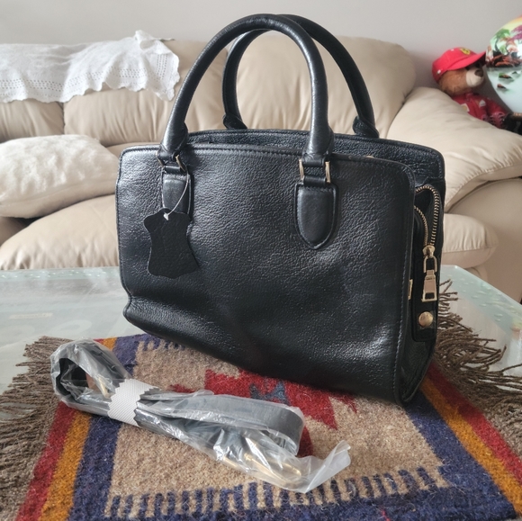 Black Shoulder Bag with extra strap - Picture 3 of 11